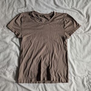 Aritzia tee shirt